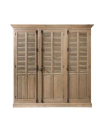 Kleiderschrank Im Landhausstil Aus Eiche, Verwittert. 3-türiger Jalousieschrank.
